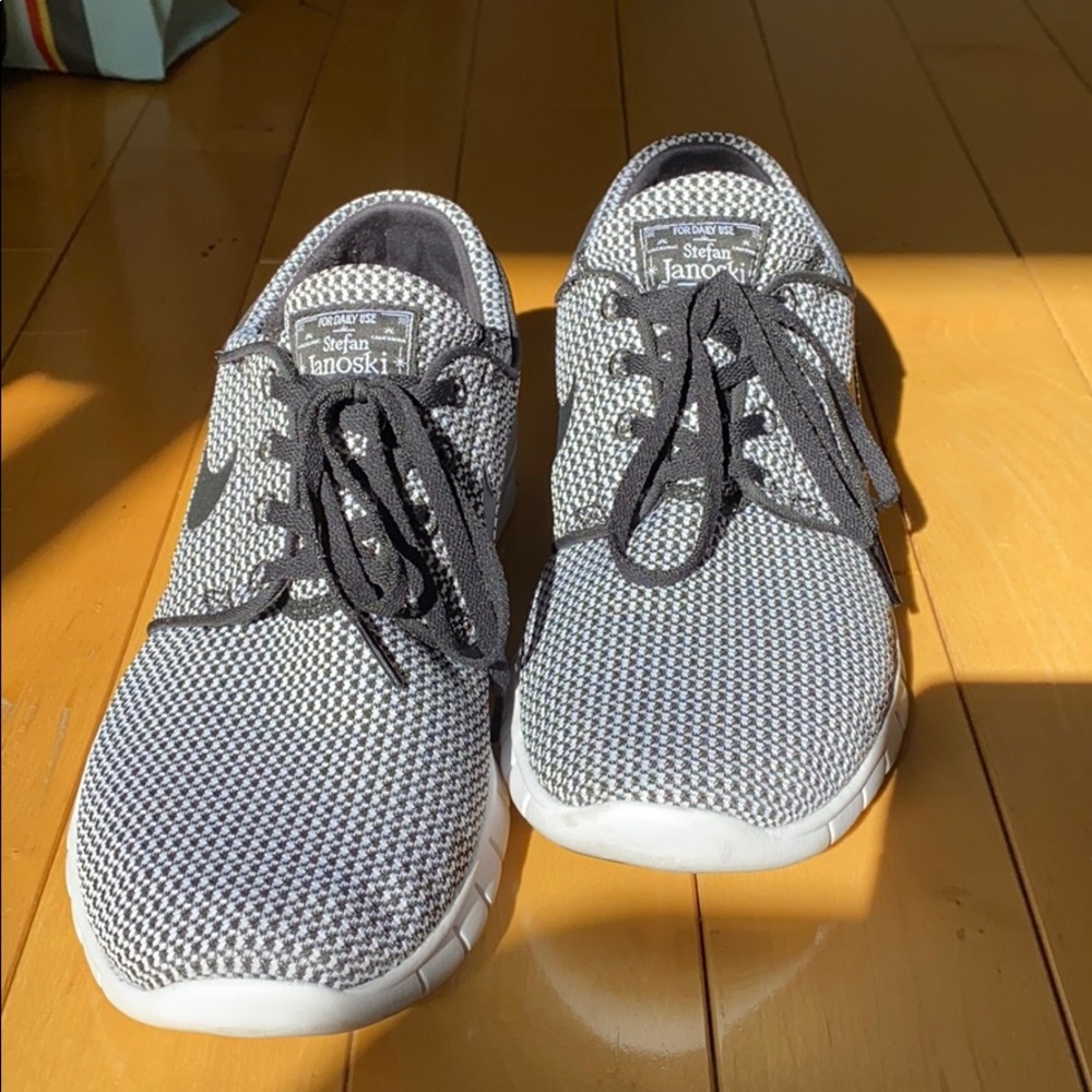 Stefan Janoski MAX SB checkered Nikes